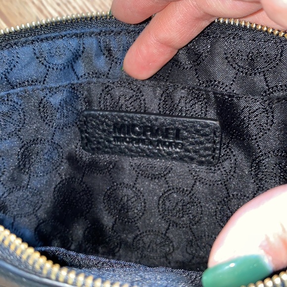 Michael Kors wristlet - Picture 5 of 7